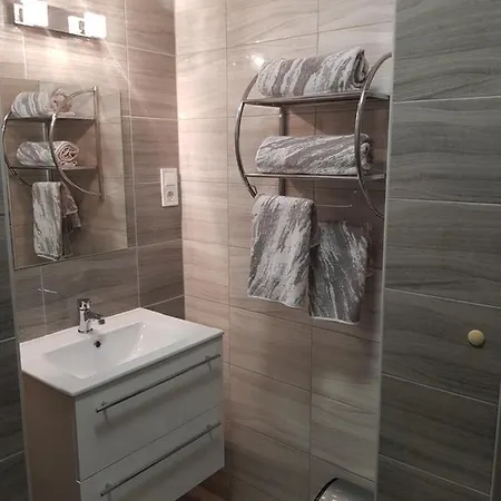 Flamingo Apartmanhaz Апарт-отель Хевиз
