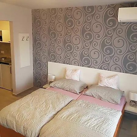 Flamingo Apartmanhaz 3*